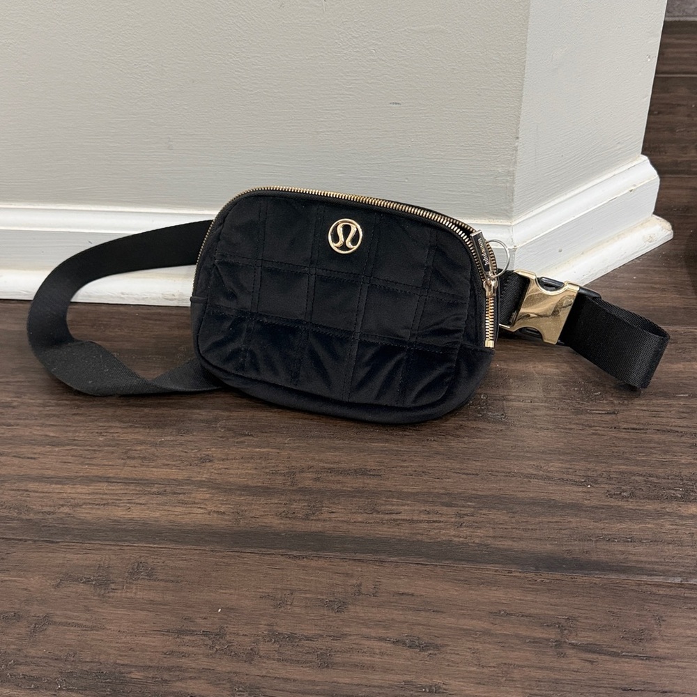 Lululemon Everywhere Belt Bag 1L Quilted Velour - Picture 2 of 4